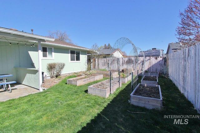 2206 N Galway Dr, Meridian, ID 83646