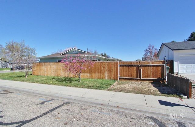 2206 N Galway Dr, Meridian, ID 83646