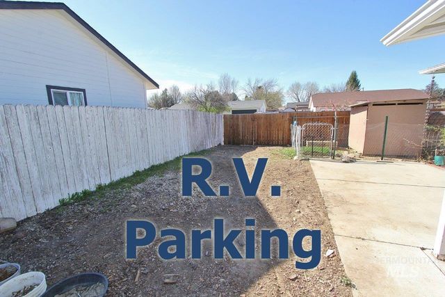 2206 N Galway Dr, Meridian, ID 83646