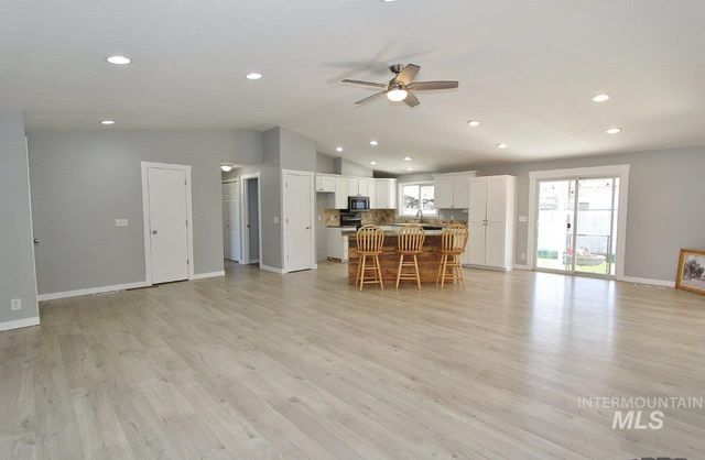 2206 N Galway Dr, Meridian, ID 83646