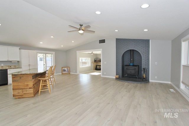 2206 N Galway Dr, Meridian, ID 83646