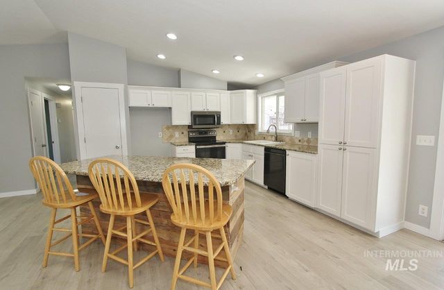 2206 N Galway Dr, Meridian, ID 83646