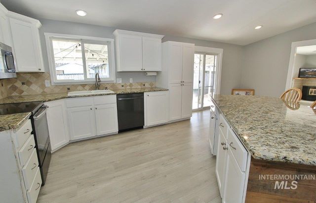 2206 N Galway Dr, Meridian, ID 83646