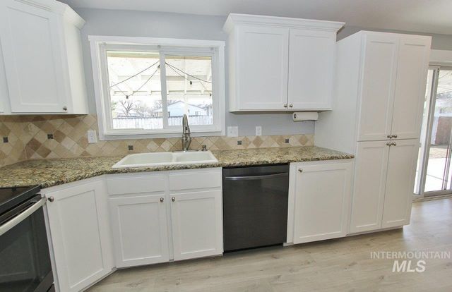 2206 N Galway Dr, Meridian, ID 83646