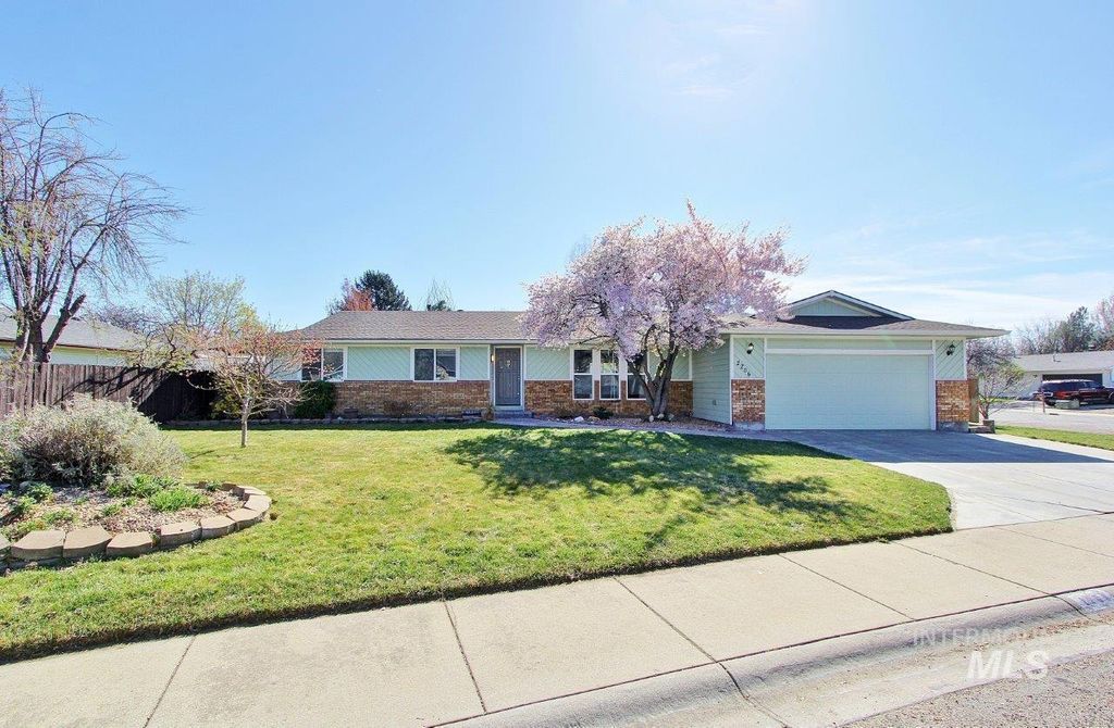 2206 N Galway Dr, Meridian, ID 83646