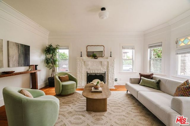 1476 W 37th Drive, Los Angeles, CA 90018