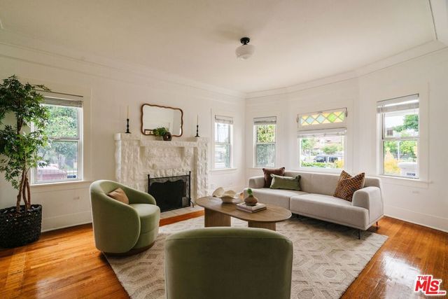 1476 W 37th Drive, Los Angeles, CA 90018