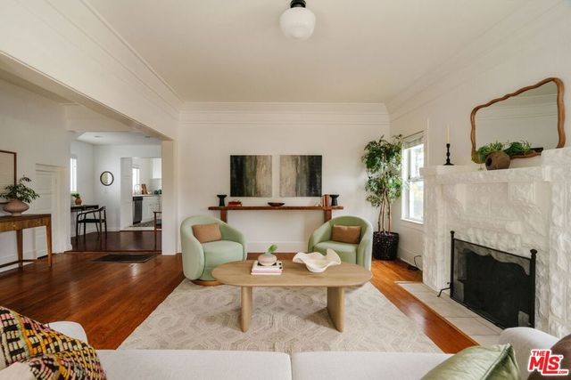 1476 W 37th Drive, Los Angeles, CA 90018