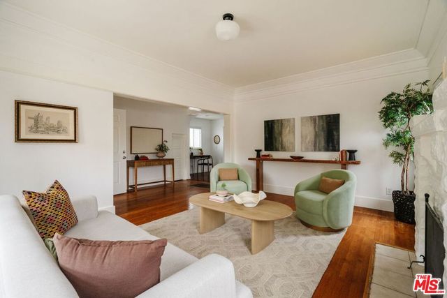 1476 W 37th Drive, Los Angeles, CA 90018