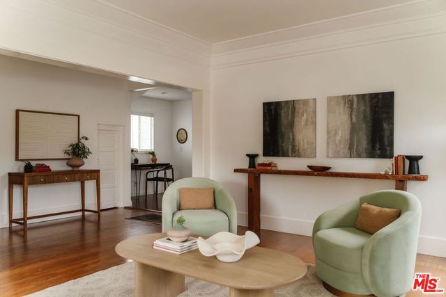 1476 W 37th Drive, Los Angeles, CA 90018