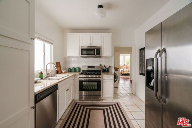 1476 W 37th Drive, Los Angeles, CA 90018