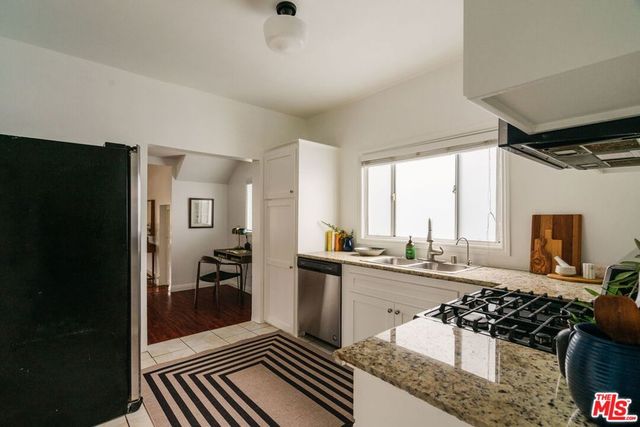 1476 W 37th Drive, Los Angeles, CA 90018