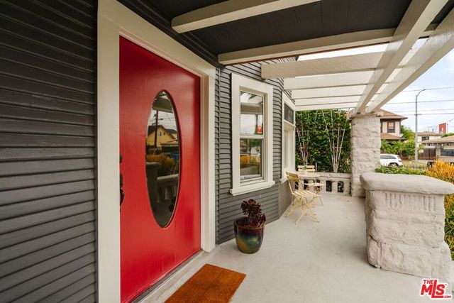1476 W 37th Drive, Los Angeles, CA 90018