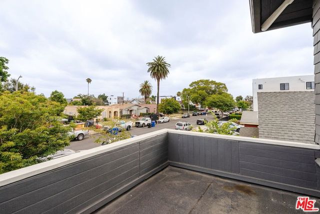 1476 W 37th Drive, Los Angeles, CA 90018