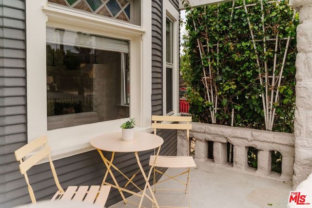 1476 W 37th Drive, Los Angeles, CA 90018