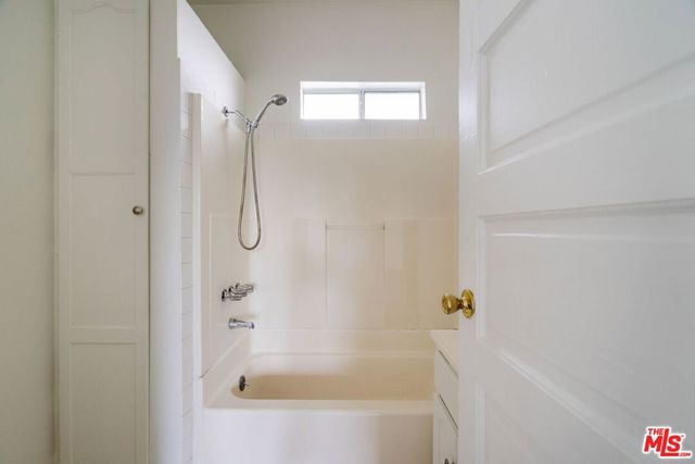 1476 W 37th Drive, Los Angeles, CA 90018