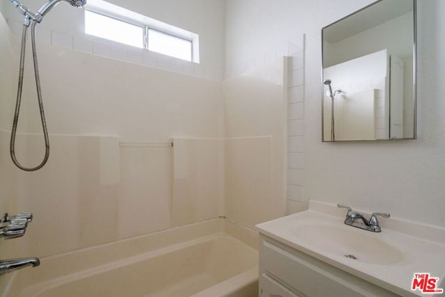 1476 W 37th Drive, Los Angeles, CA 90018