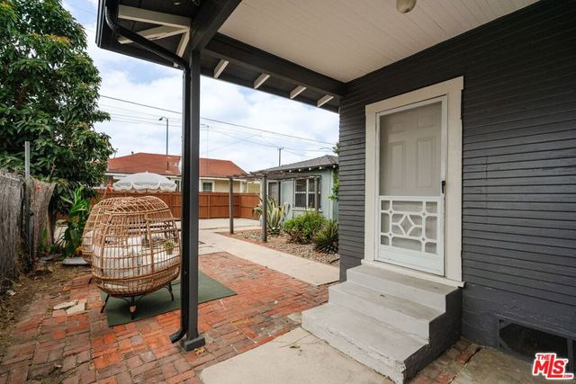 1476 W 37th Drive, Los Angeles, CA 90018