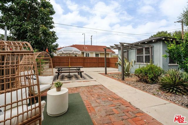 1476 W 37th Drive, Los Angeles, CA 90018