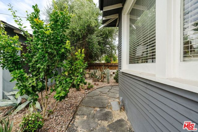 1476 W 37th Drive, Los Angeles, CA 90018