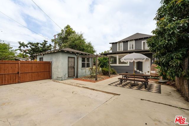 1476 W 37th Drive, Los Angeles, CA 90018