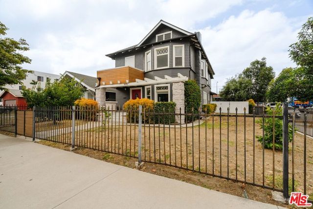 1476 W 37th Drive, Los Angeles, CA 90018