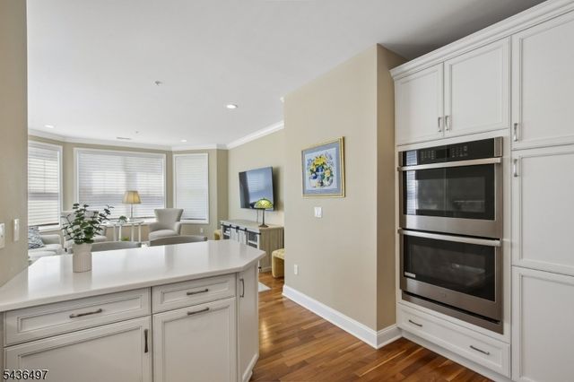 5211 Pointe Gate Dr, Livingston Twp., NJ 07039