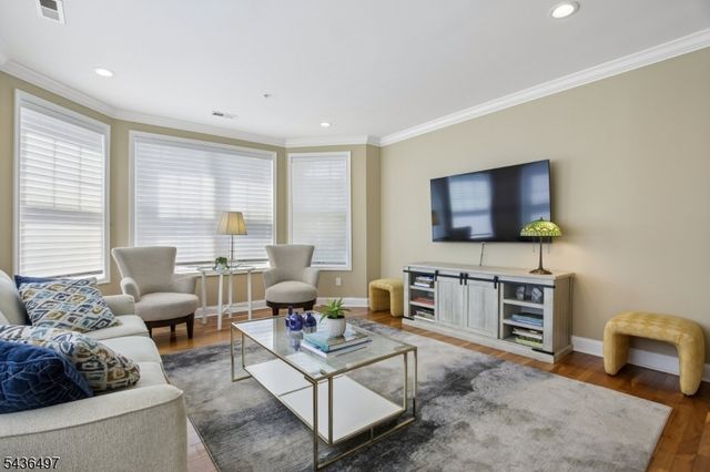 5211 Pointe Gate Dr, Livingston Twp., NJ 07039