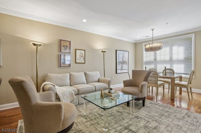 5211 Pointe Gate Dr, Livingston Twp., NJ 07039