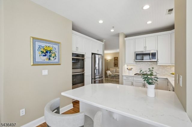 5211 Pointe Gate Dr, Livingston Twp., NJ 07039