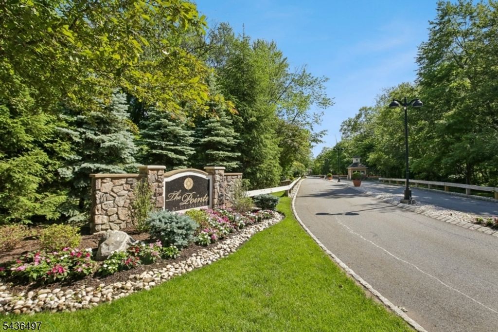 5211 Pointe Gate Dr, Livingston Twp., NJ 07039