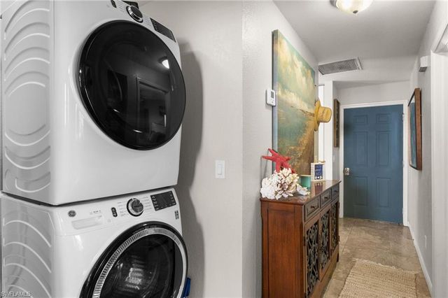 105 Hilo ST, Naples, FL 34113