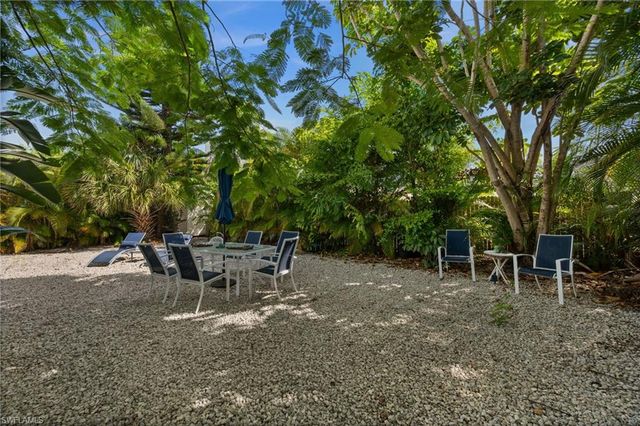 105 Hilo ST, Naples, FL 34113