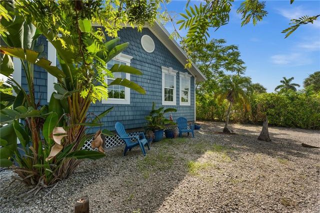 105 Hilo ST, Naples, FL 34113