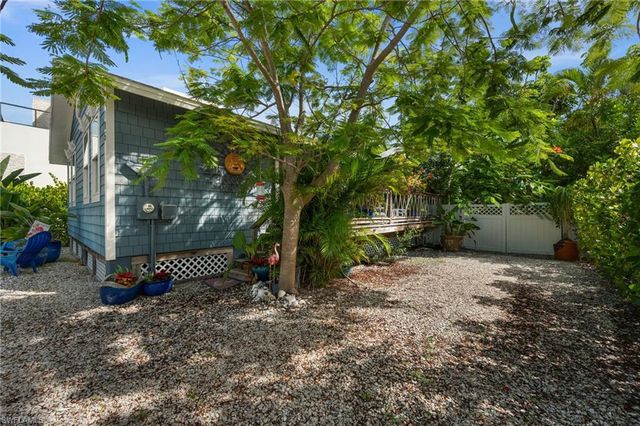 105 Hilo ST, Naples, FL 34113
