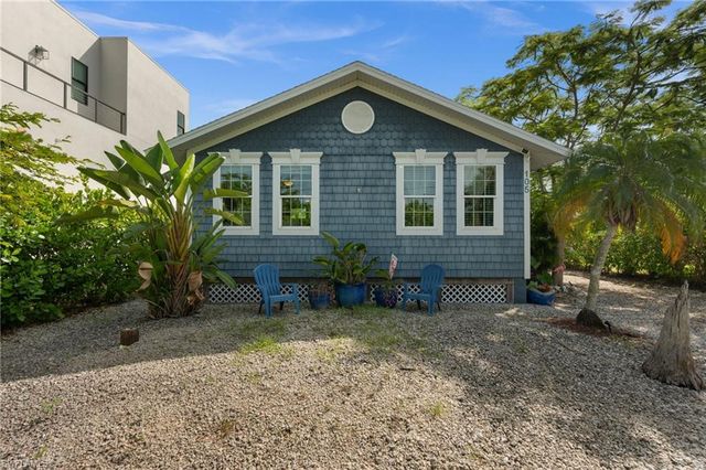 105 Hilo ST, Naples, FL 34113