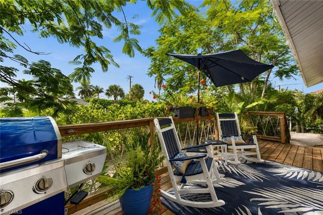 105 Hilo ST, Naples, FL 34113