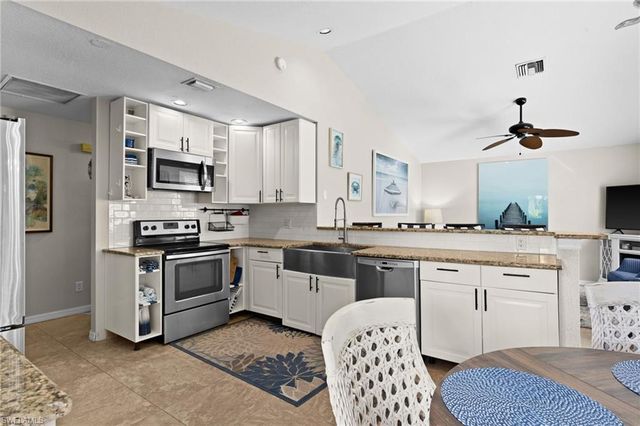 105 Hilo ST, Naples, FL 34113