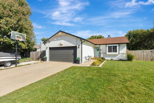 2006 N Pine Grove St, Wichita, KS 67212