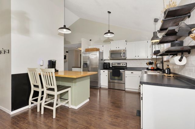 2006 N Pine Grove St, Wichita, KS 67212