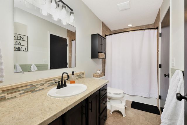 2006 N Pine Grove St, Wichita, KS 67212