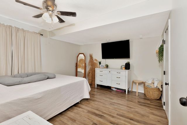 2006 N Pine Grove St, Wichita, KS 67212