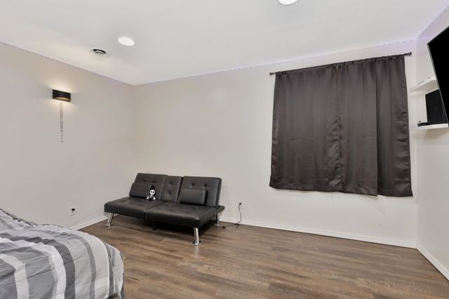 2006 N Pine Grove St, Wichita, KS 67212