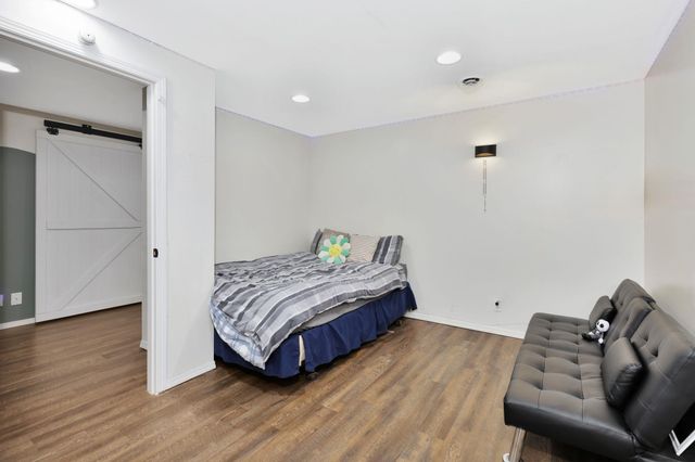 2006 N Pine Grove St, Wichita, KS 67212