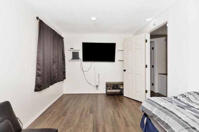 2006 N Pine Grove St, Wichita, KS 67212