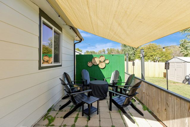 2006 N Pine Grove St, Wichita, KS 67212