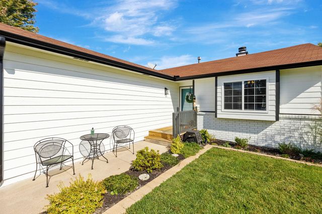 2006 N Pine Grove St, Wichita, KS 67212