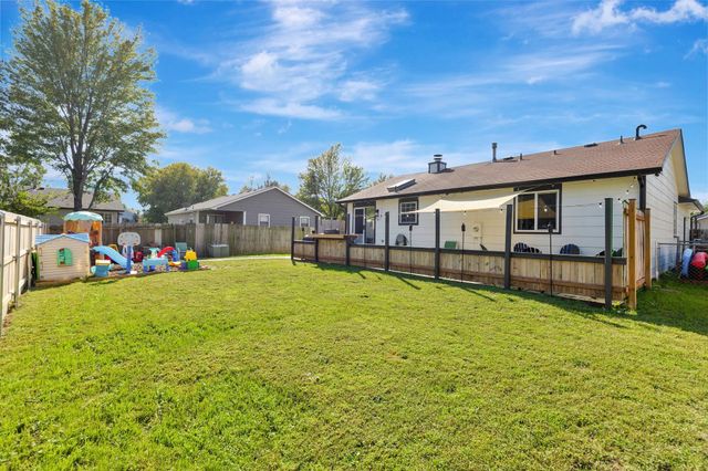 2006 N Pine Grove St, Wichita, KS 67212