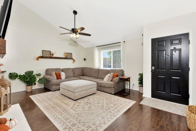 2006 N Pine Grove St, Wichita, KS 67212