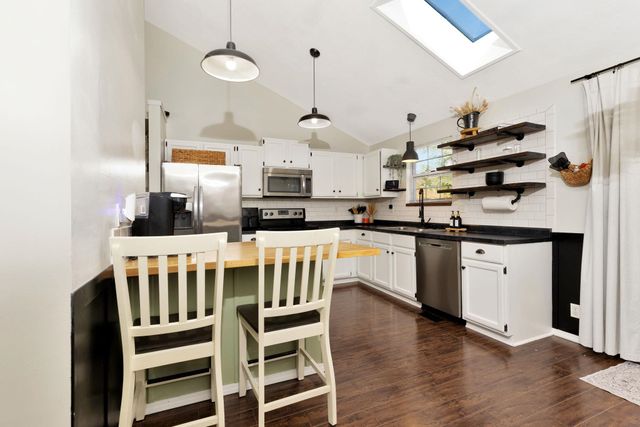 2006 N Pine Grove St, Wichita, KS 67212